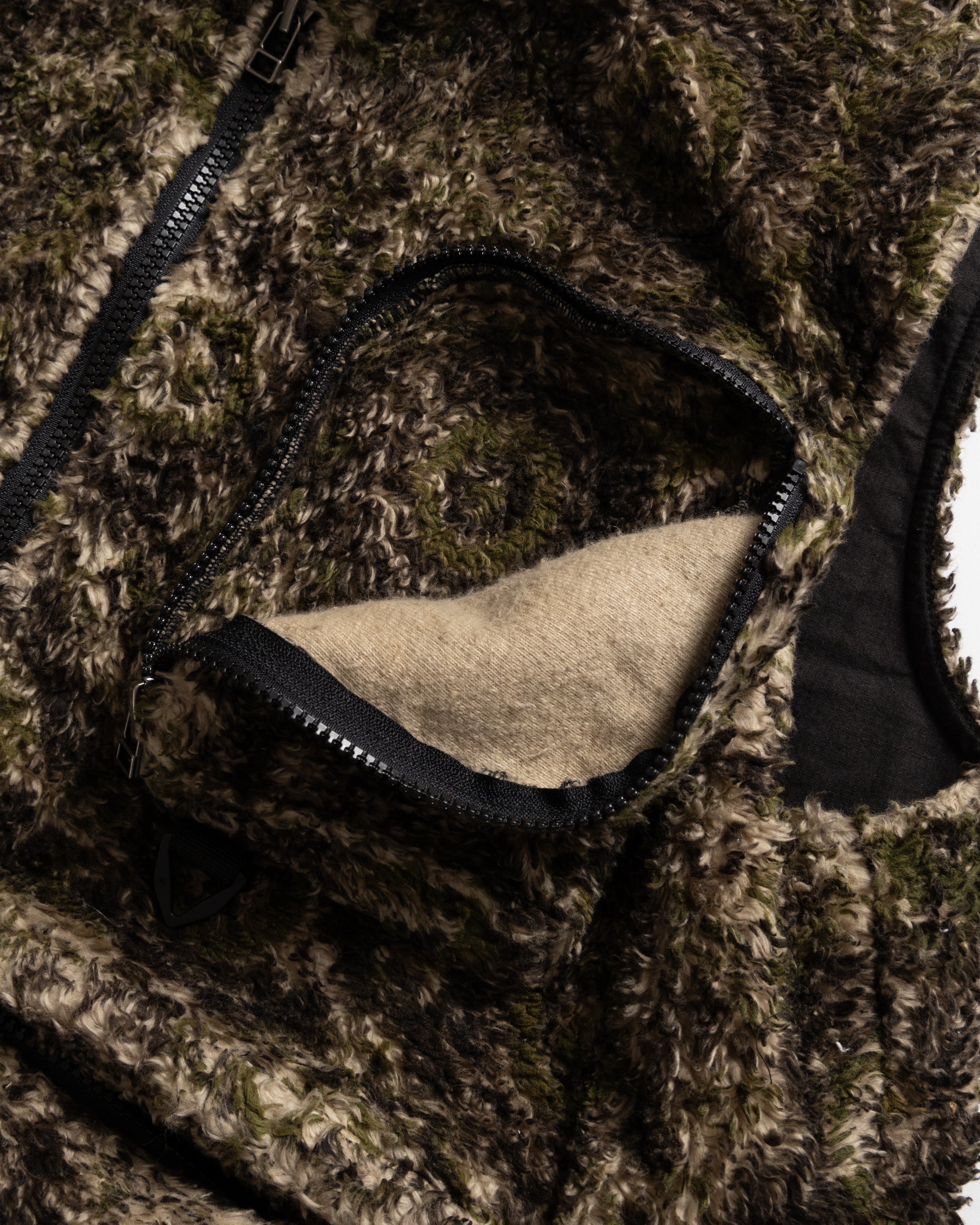 BANKS UTILITY FLEECE VEST- BLACK / ECRU / AGED OLIVE BLOCK PRINTED ORGANIC ORGANIC COTTON SHERPA