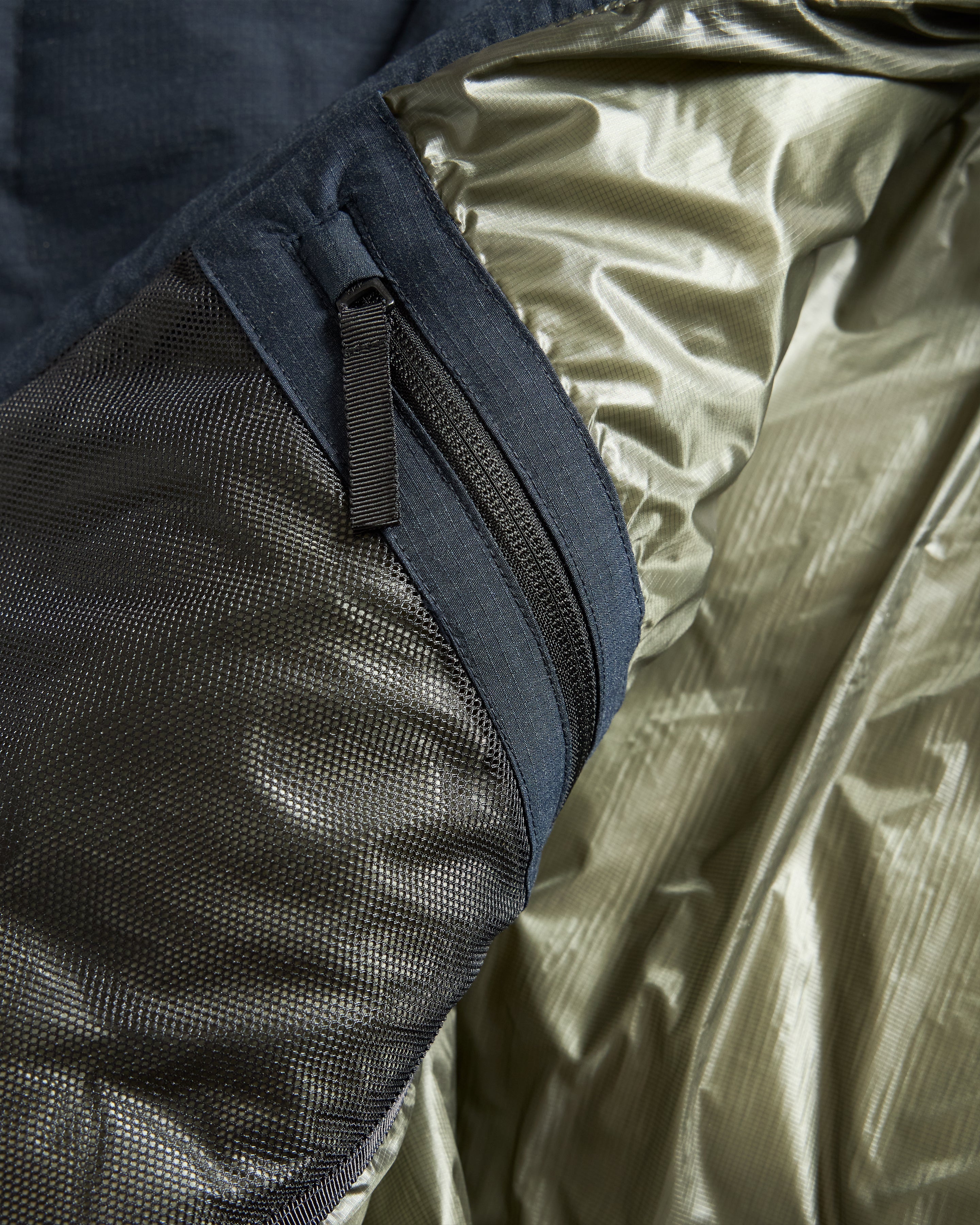 18 EAST / NANGA HOODED LOOKOUT DOWN JACKET - NAVY MELANGE HINOC / OD GREEN 15DN RIPSTOP NYLON