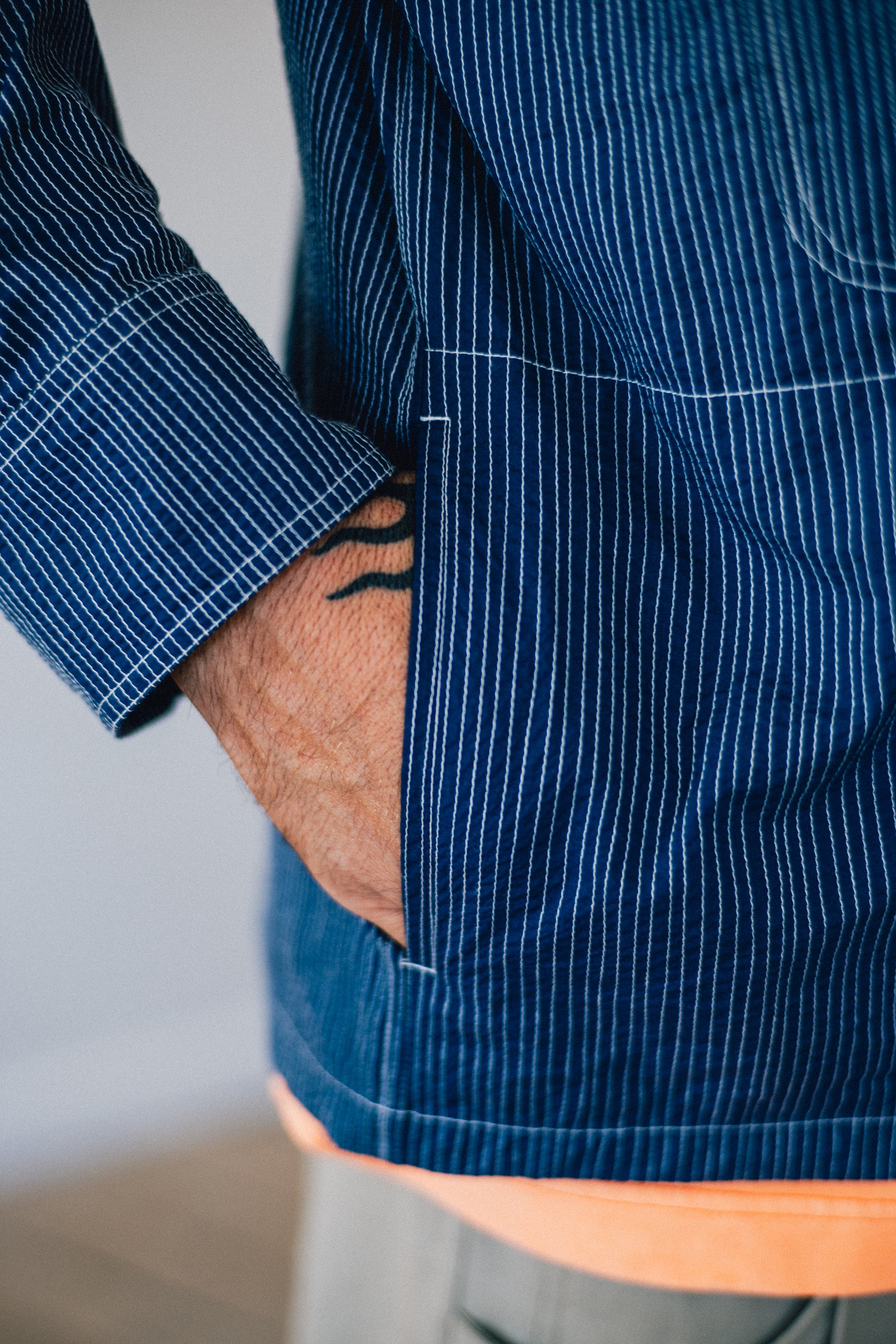 CROPPED OUTWORKER SHACKET - HABITAT BLUE COTTON CAMBRIC WITH ECRU EMBROIDERED PENCIL STRIPES