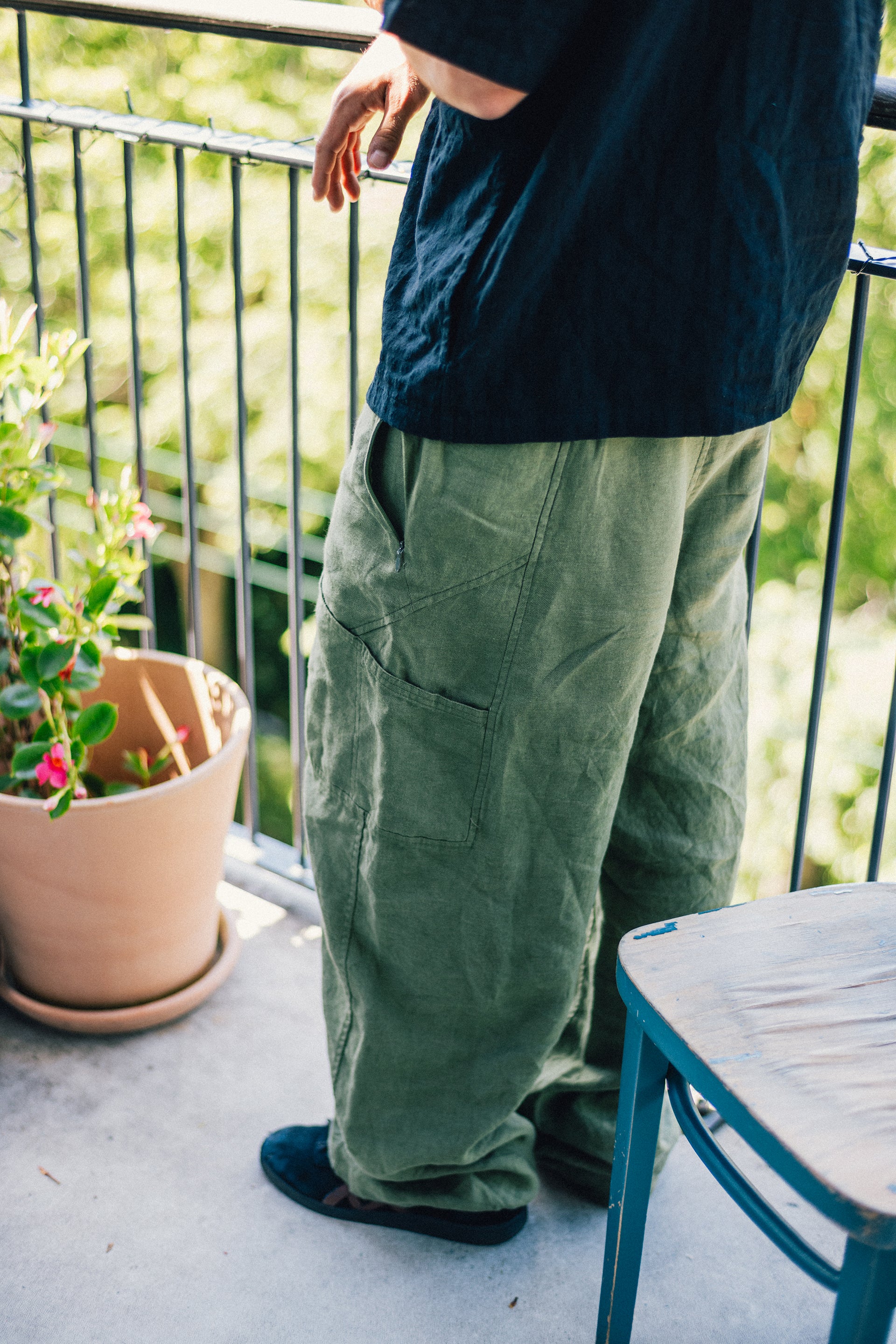 CIVILITA ASYMETRICAL CARGO PANT - OLIVE LINEN TWILL