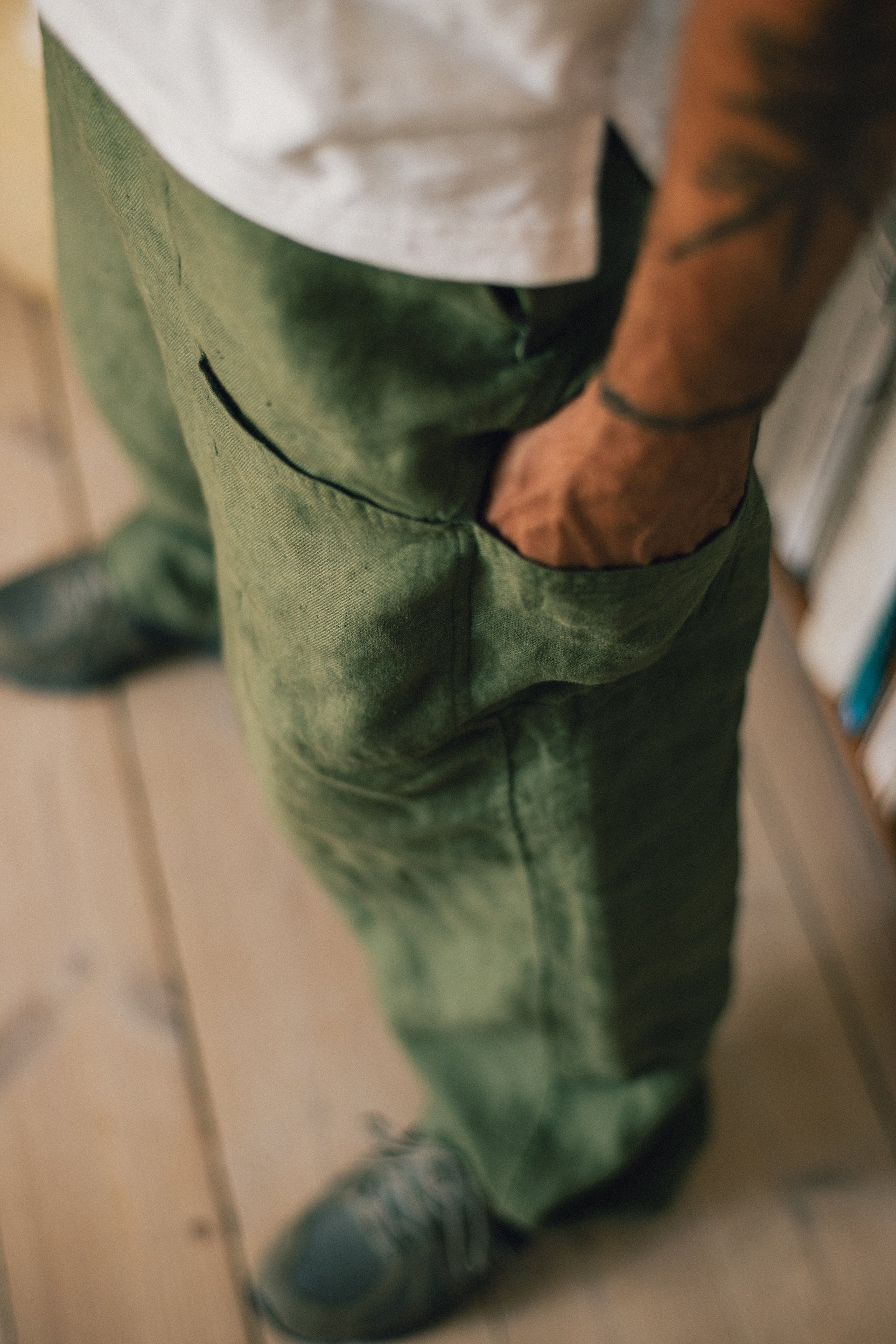 CIVILITA ASYMETRICAL CARGO PANT - OLIVE LINEN TWILL