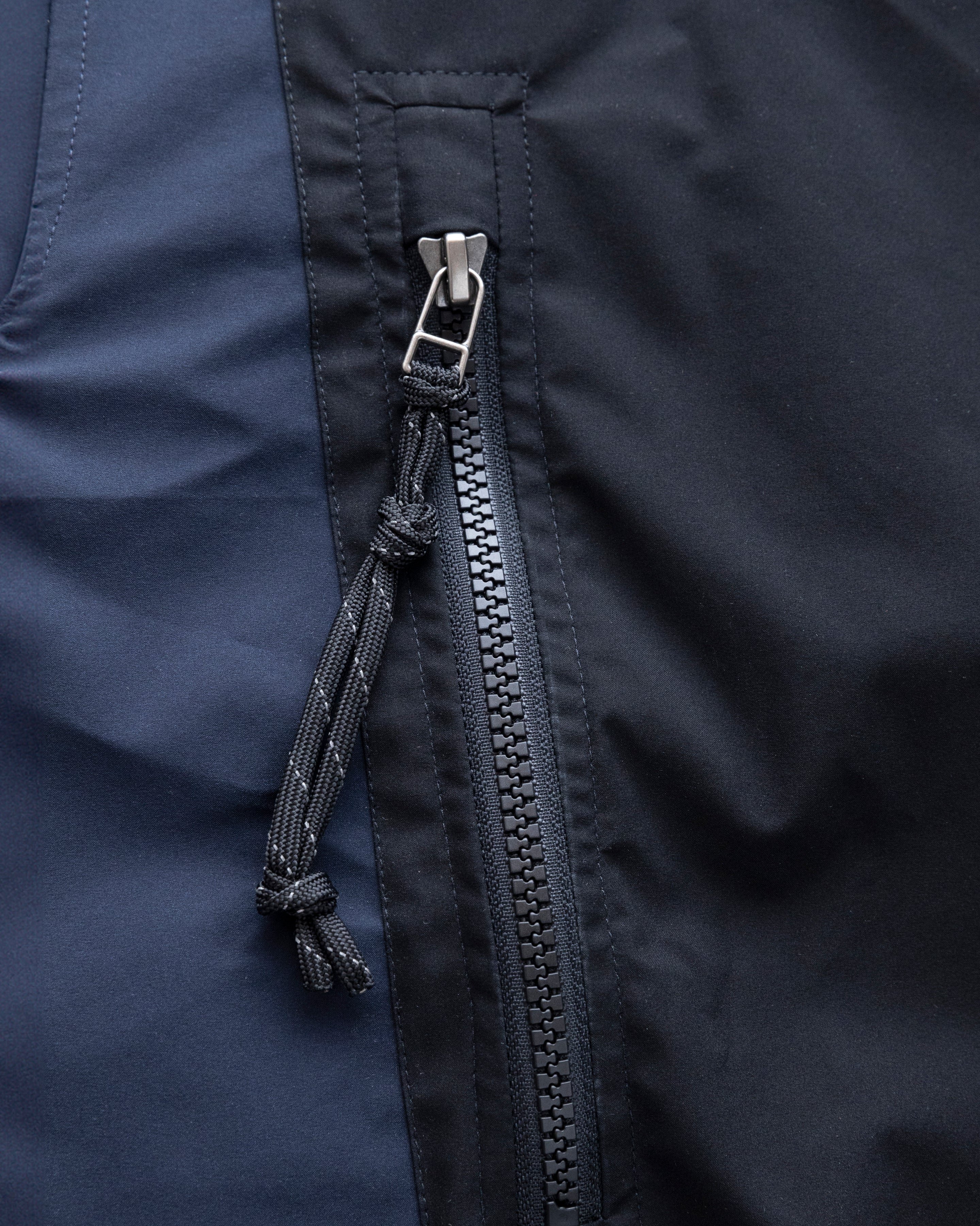 RAINSHADOW OUTDOOR PROTECTION SYSTEM HOODED SHELL - MIDNIGHT NAVY / BLACK WATER-REPELLENT BONDED MEMBRANE