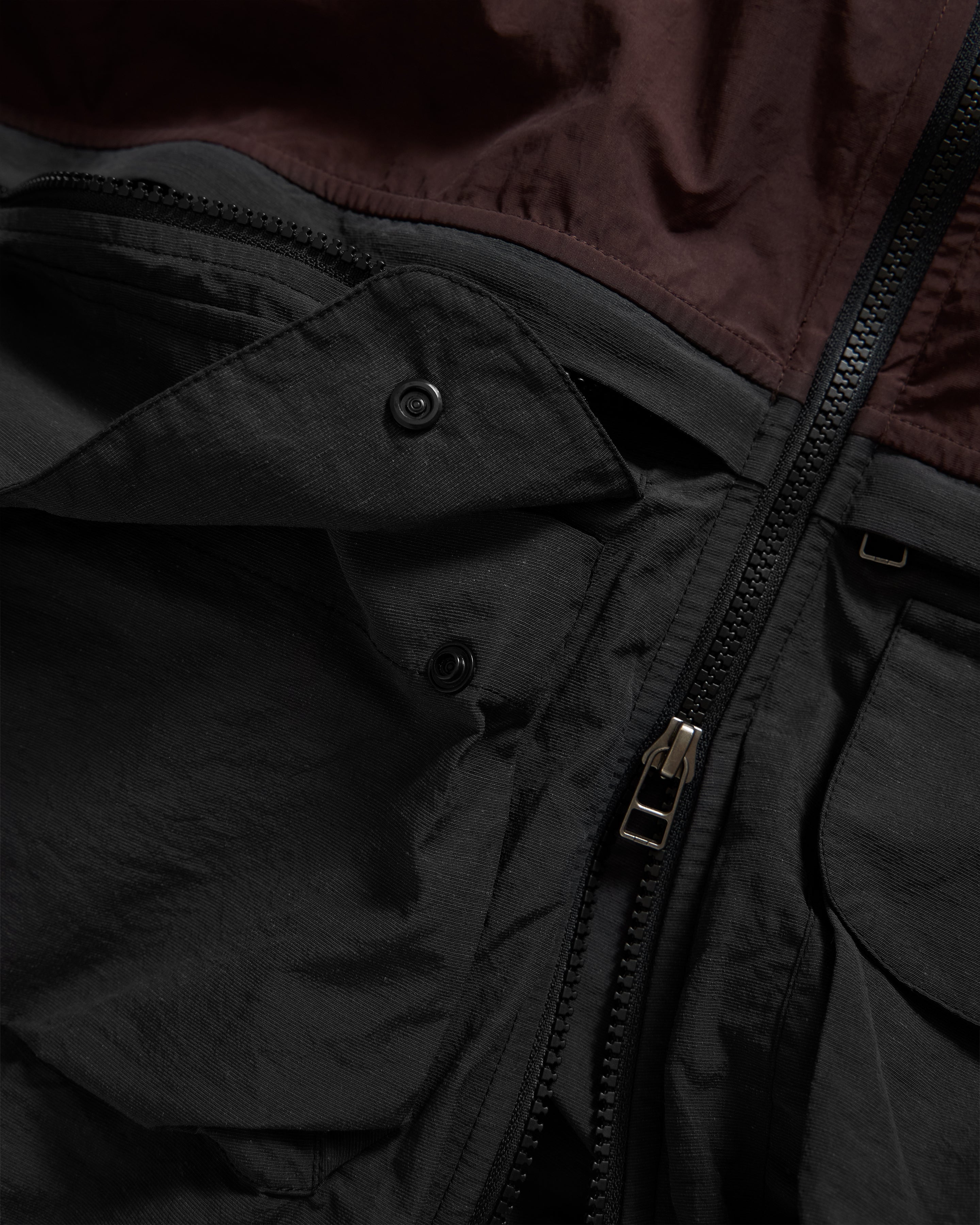 BANKS 2.0 UTILITY JACKET WITH REMOVABLE HOOD - FADED BLACK / SANGRIA WATER-REPELLENT BLENDED LINEN, COTTON AND NYLON.