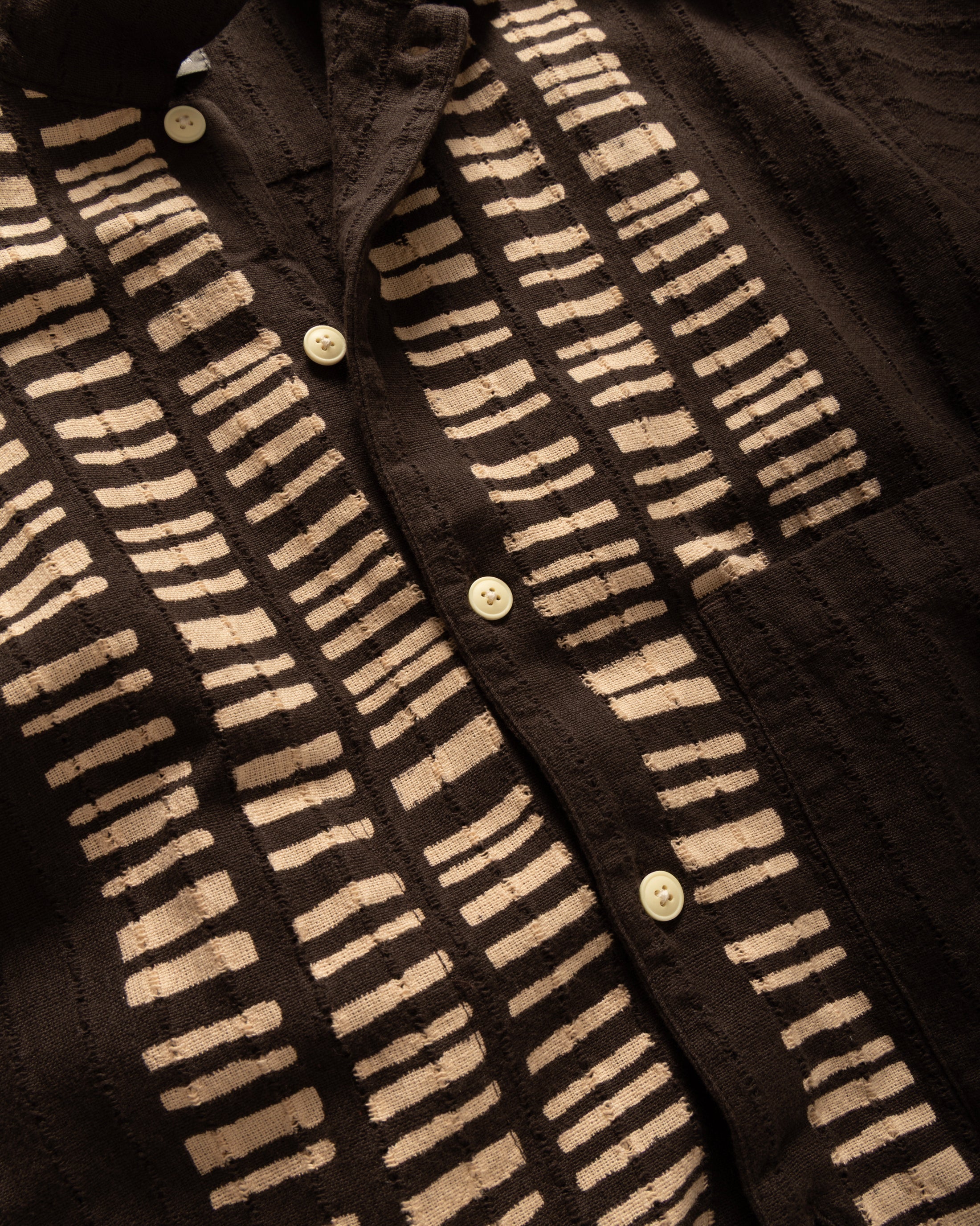 ISLE SS SHIRT - DISCHARGE BLOCK PRINTED FONDENTE BROWN HANDWOVEN COTTON MESH
