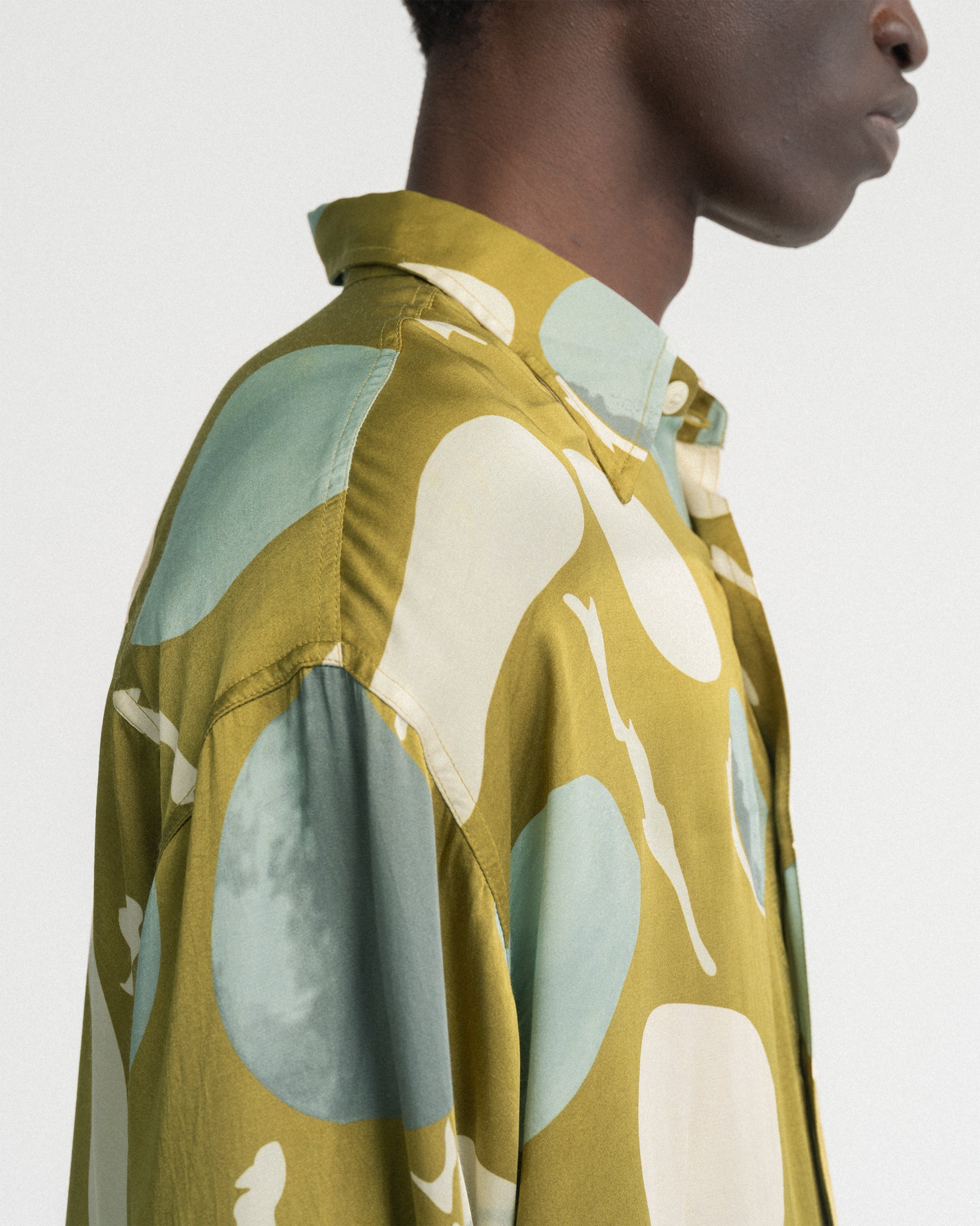 ELLIS VINTAGE LONG POINT COLLAR SHIRT - OLIVE MOSS RIVERBED ROCKS PRINTED VEGAN SILK