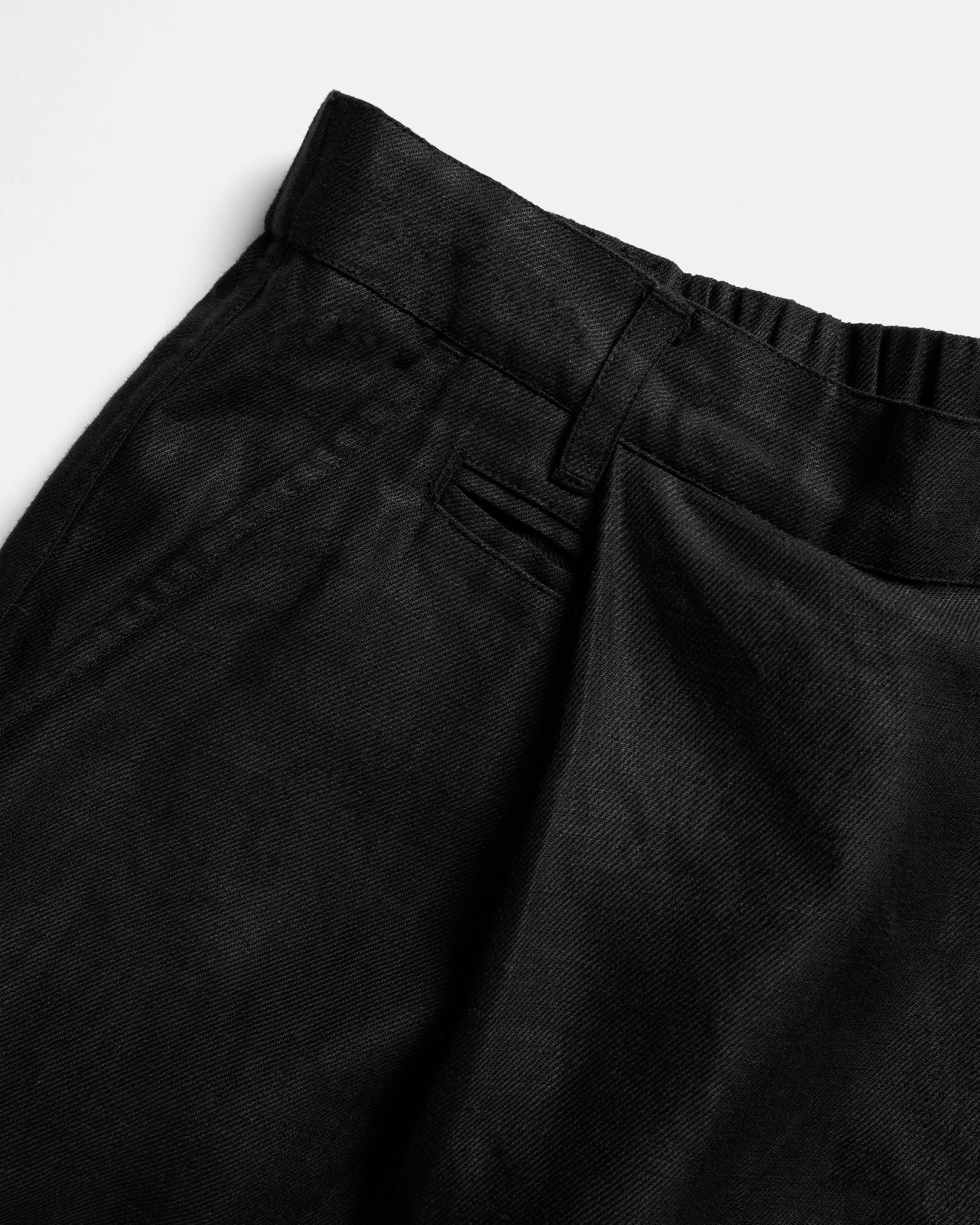 EMERY PLEATED BIG SHORTS - BLACK LINEN TWILL
