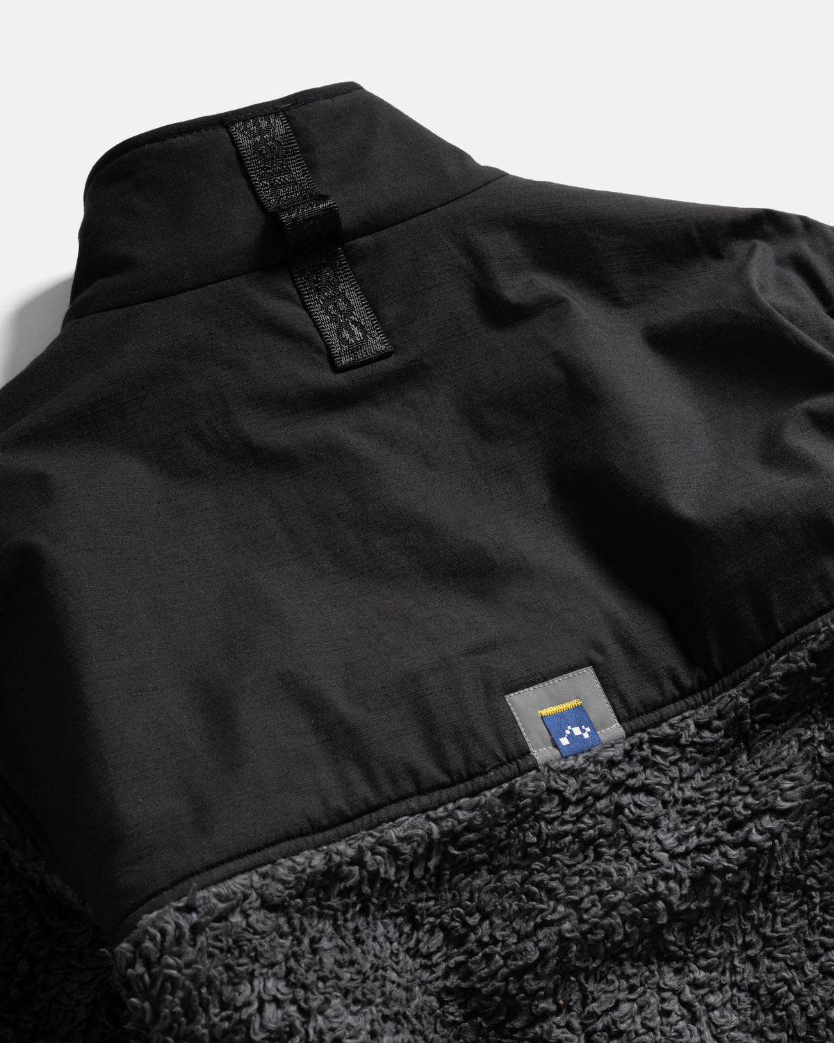 A# RECESS FULL-ZIP FLEECE - ALPHA SLATE / CINDER DEEP PILE ORGANIC COTTON FLEECE WITH HAND BLOCK PRINTED COTTON MICRO RIPSTOP PANELLING