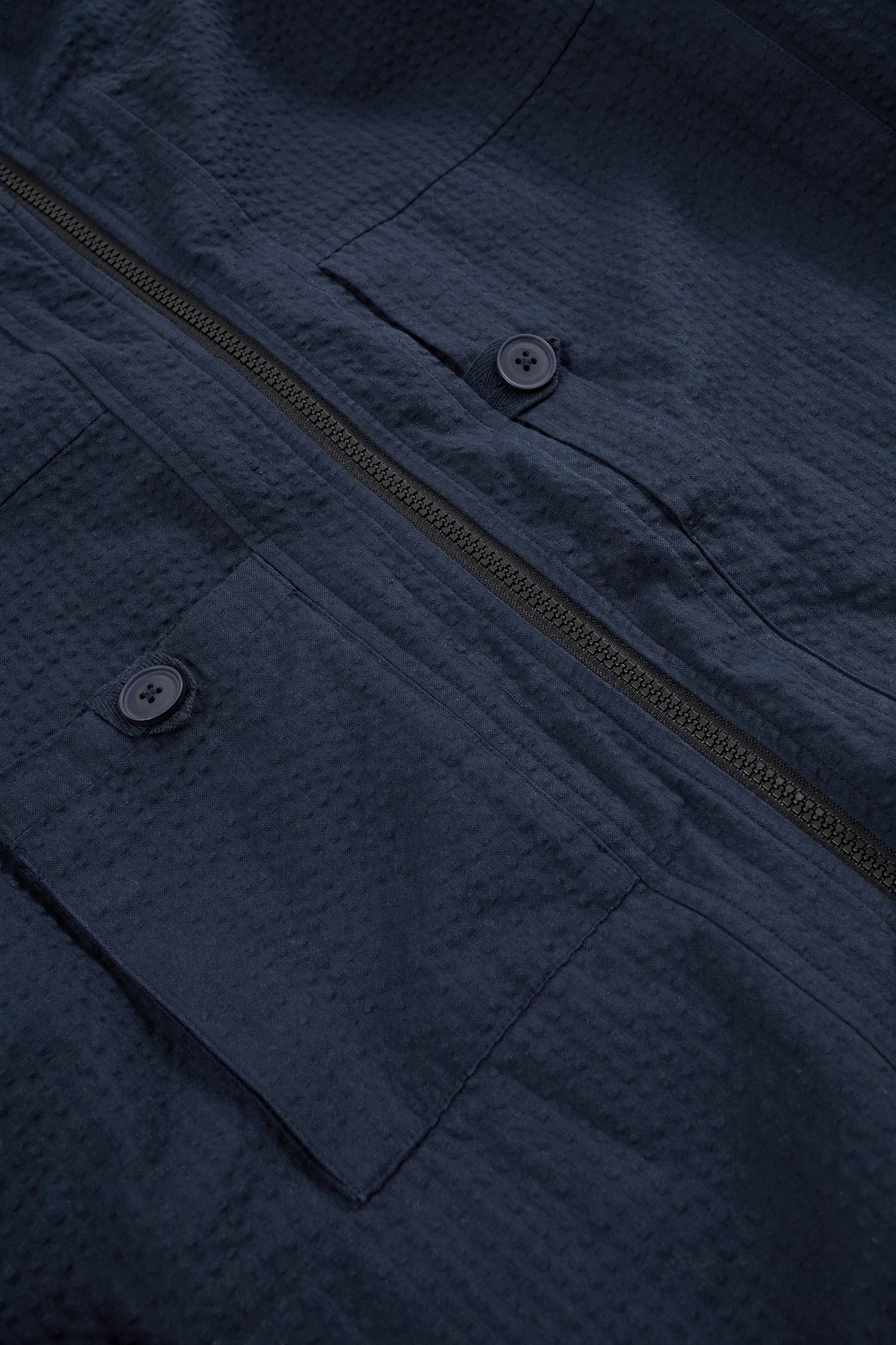ATLAS HOODED WINDBREAKER - MIDNIGHT COTTON SEERSUCKER