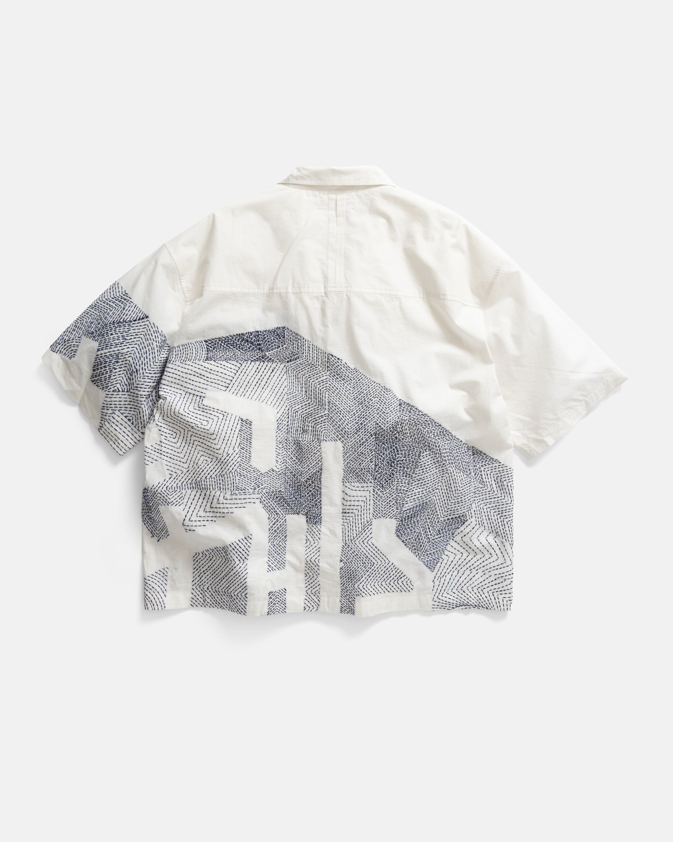EMBARKO S/S SINGLE POCKET SAM SHIRT - WHITE / NATURAL INDIGO HAND-EMBROIDERED LIGHTWEIGHT COTTON