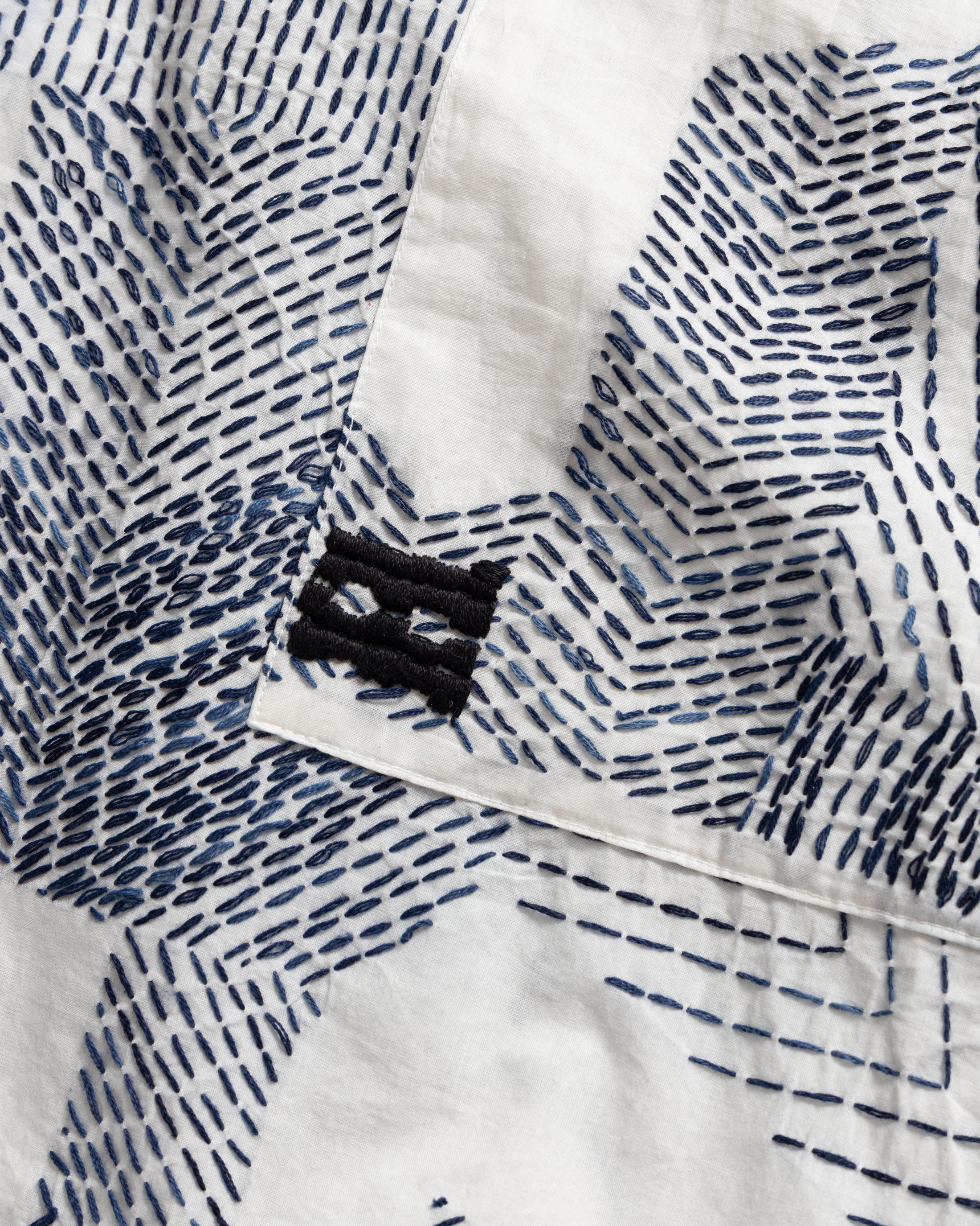 EMBARKO S/S SINGLE POCKET SAM SHIRT - WHITE / NATURAL INDIGO HAND-EMBROIDERED LIGHTWEIGHT COTTON