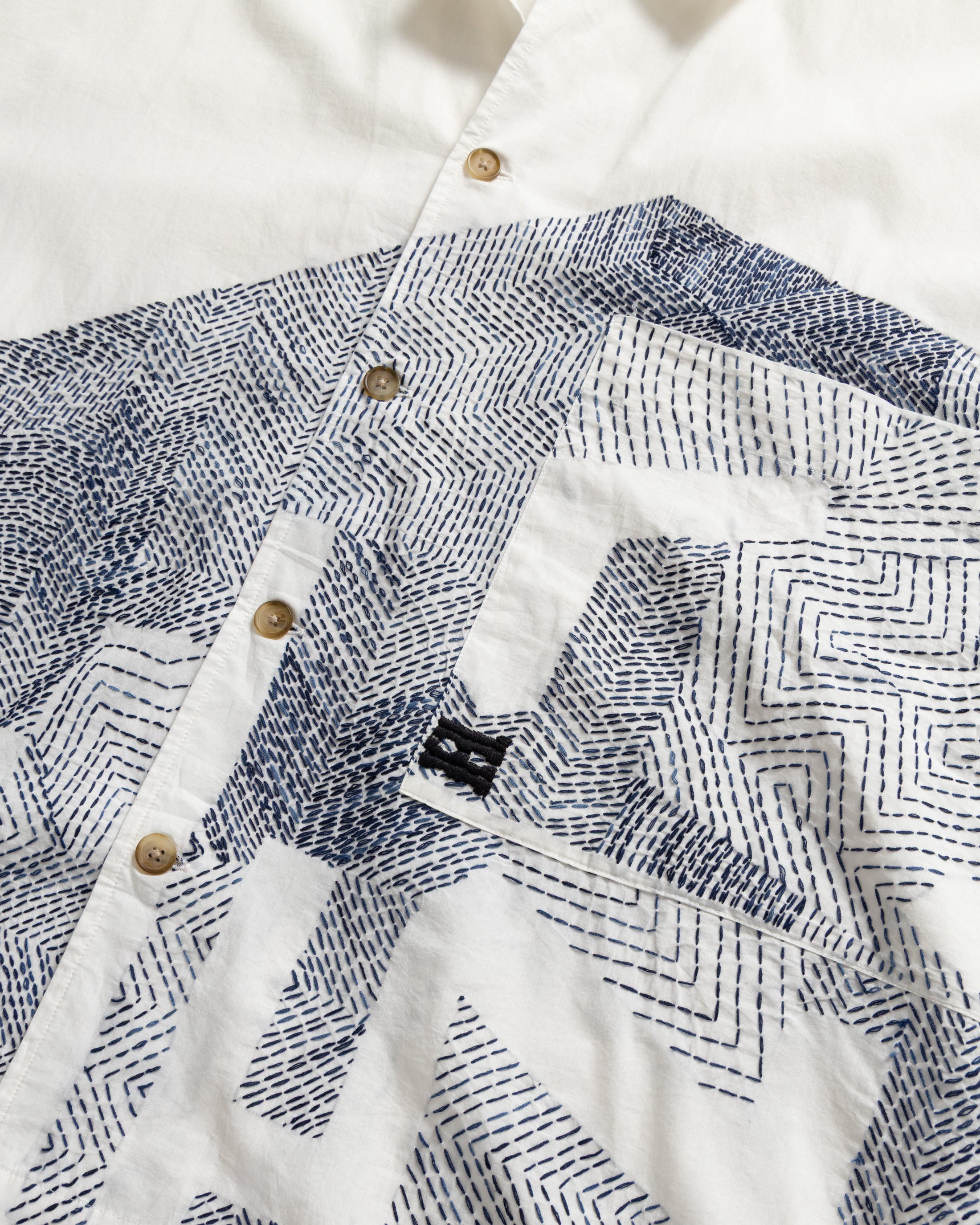 EMBARKO S/S SINGLE POCKET SAM SHIRT - WHITE / NATURAL INDIGO HAND-EMBROIDERED LIGHTWEIGHT COTTON