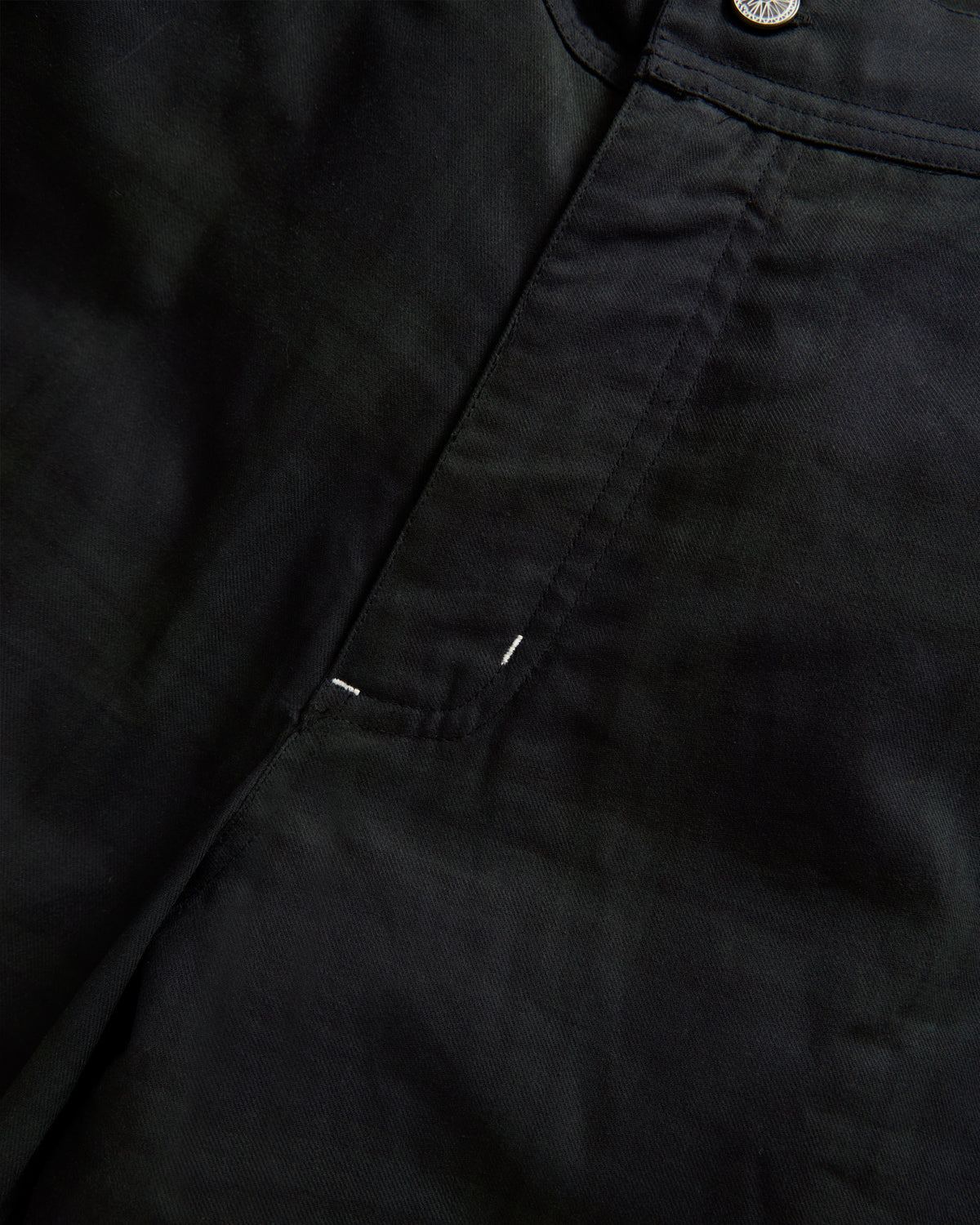 OREGON CARPENTER SHORT - BARELY BLACKWATCH BEESWAX COATED COTTON TWILL AND BLACK COTTON CORDUROY