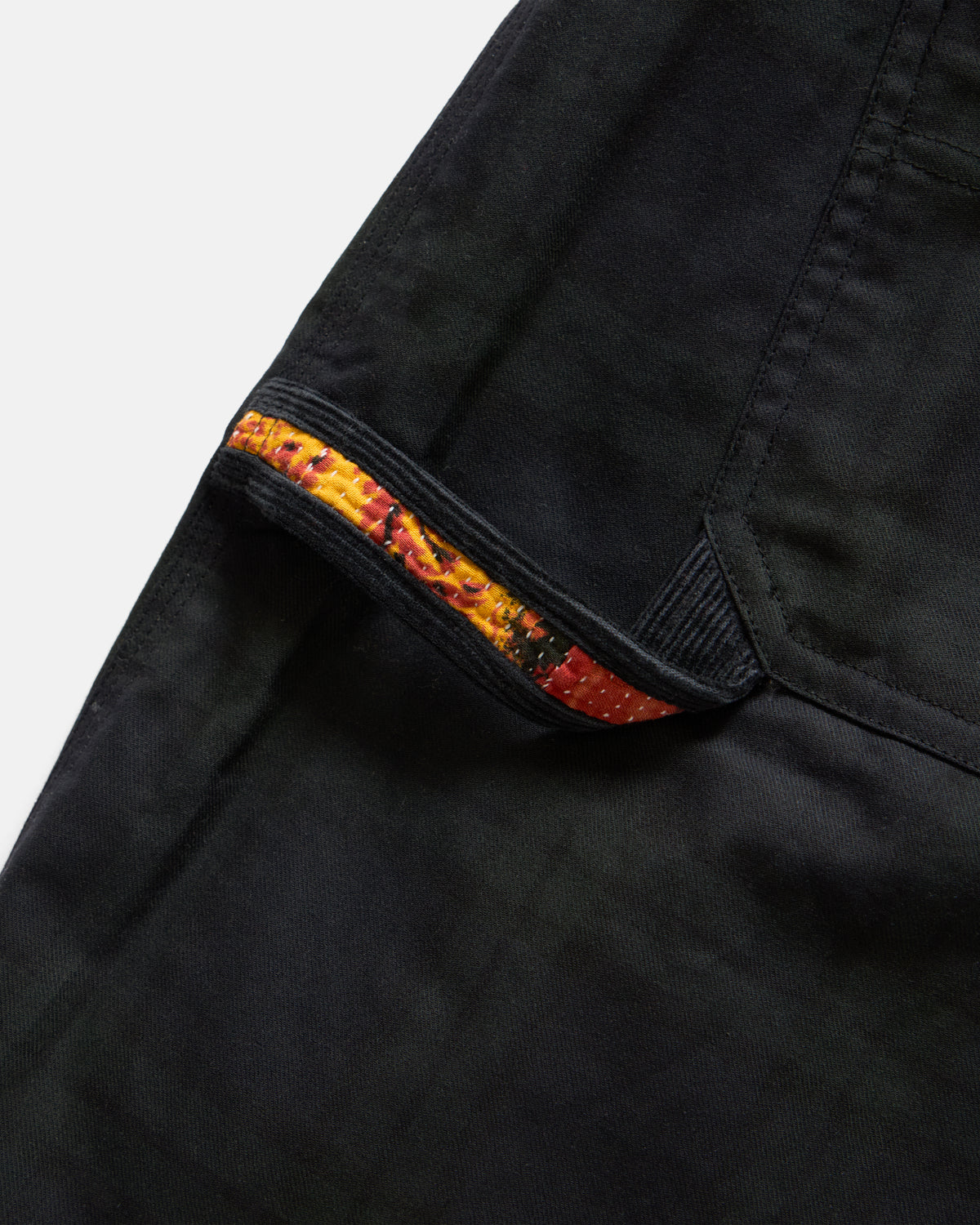 OREGON CARPENTER SHORT - BARELY BLACKWATCH BEESWAX COATED COTTON TWILL AND BLACK COTTON CORDUROY
