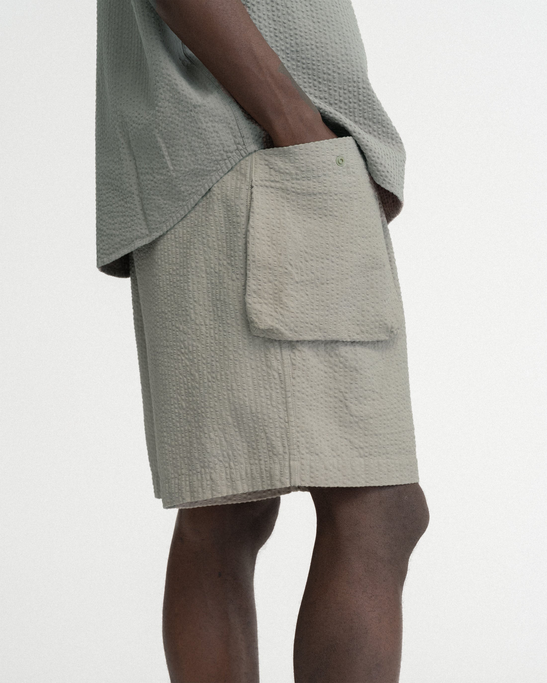 VETTI UTILITY SHORTS - TONAL LUNAR ROCK GREEN COTTON SEERSUCKER