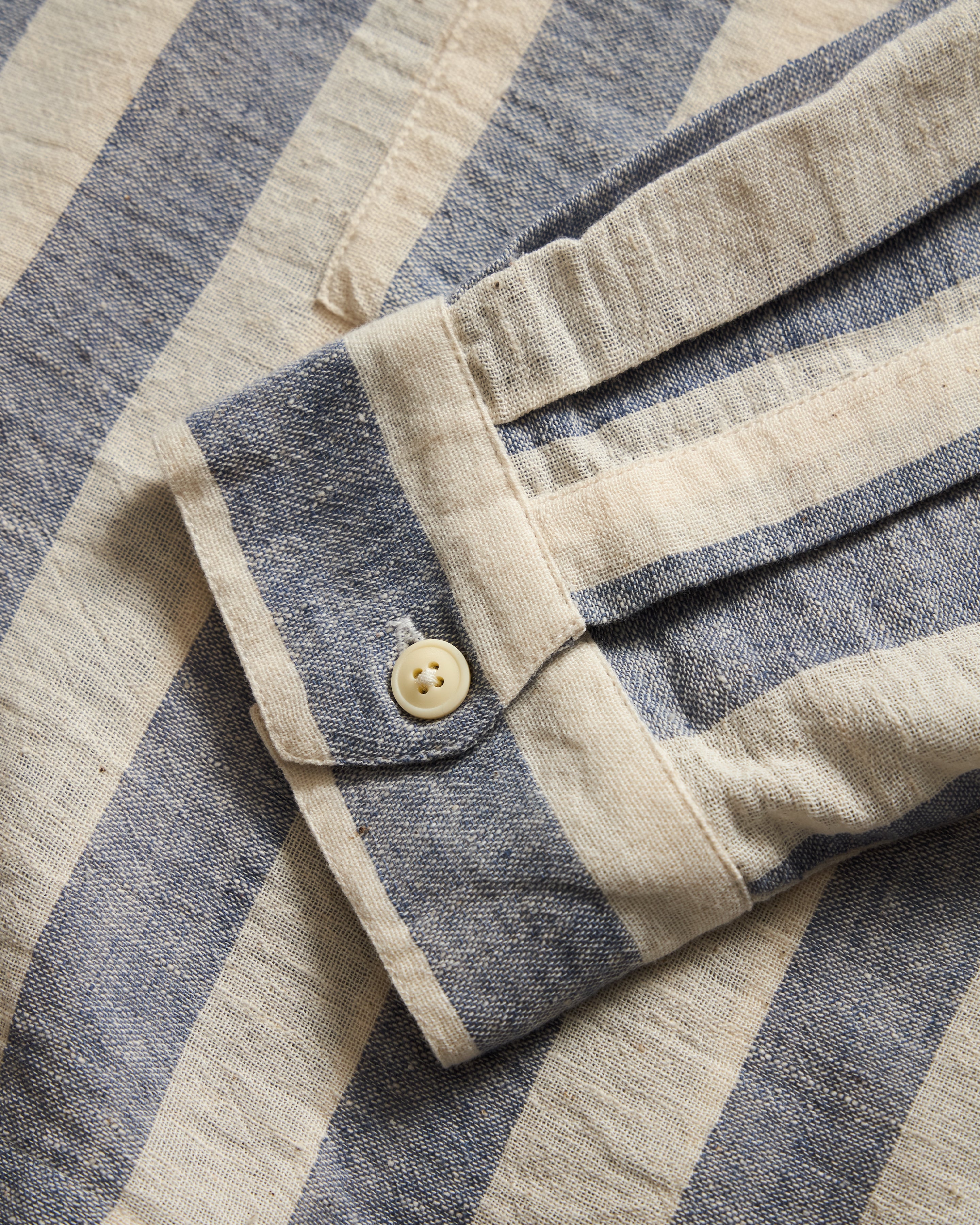 CHAMOIS FLAP POCKET SAM SHIRT - UNDYED / MORNING SKY HANDLOOM COTTON CHAMBRAY